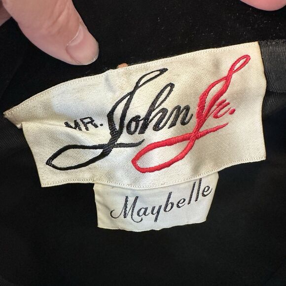 Mr. John Jr Women’s 21” Black Velvet Cloche Hat Vintage main image 4